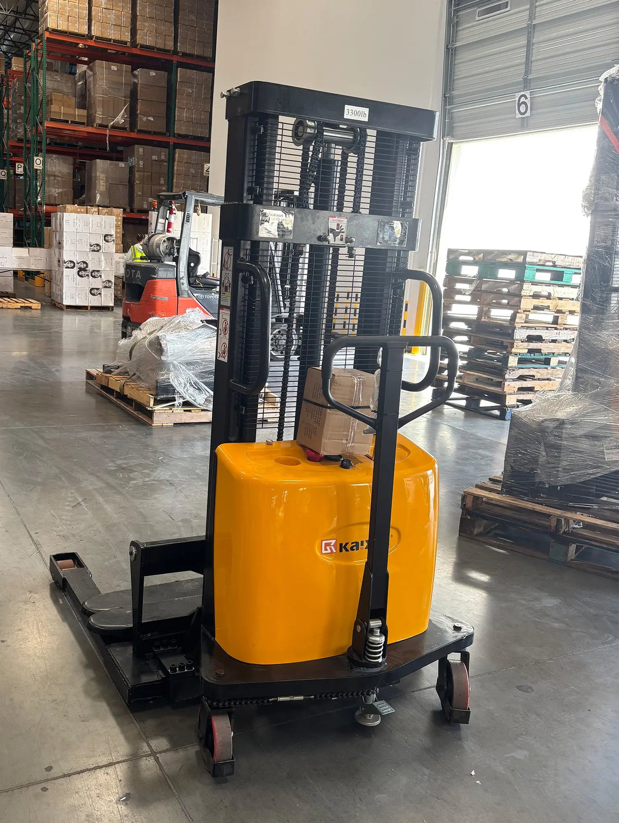 Used Semi-Electric Stacker 3300lbs Capacity, 98'' Lifting Height, Lightly Used Stacker KAIXUN